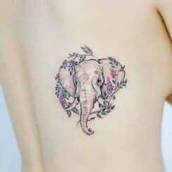 4 hermosos tatuajes de elefantes con flores