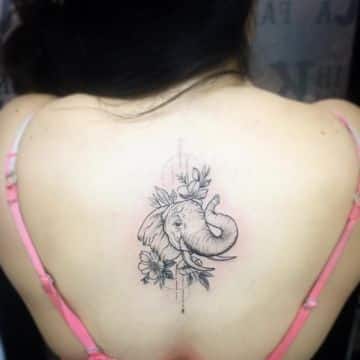tatuajes de elefantes con flores para chicas