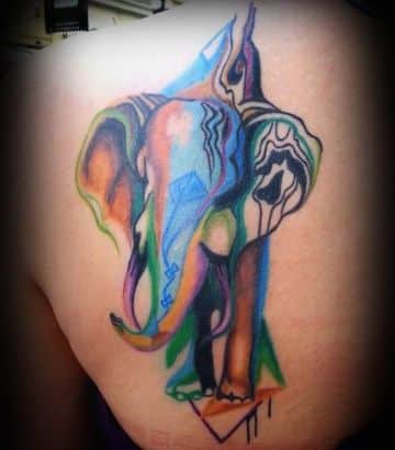 tatuajes de elefantes en la espalda a color
