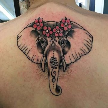 tatuajes de elefantes en la espalda con flores