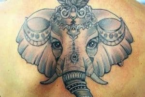 tatuajes de elefantes en la espalda hindu