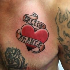 4 geniales tatuajes de corazones con nombres y fechas