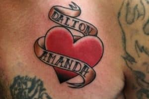 tatuajes de corazones con nombres tradicional