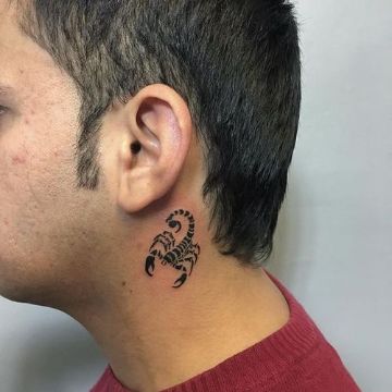 tatuajes de alacranes en el cuello tribales