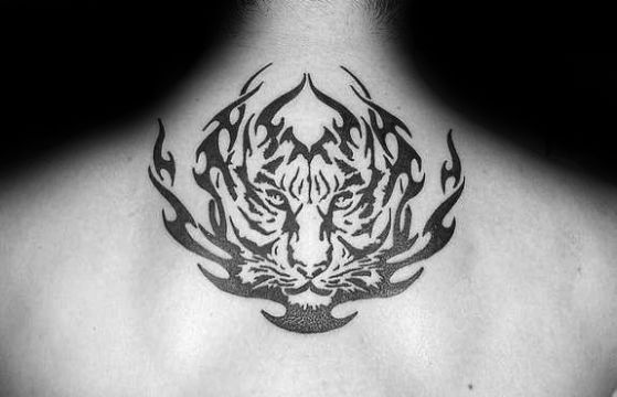 tatuajes de tigres tribales cuello