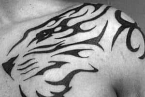 tatuajes de tigres tribales en hombro
