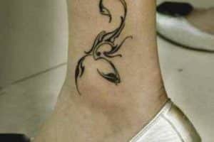 tatuajes de escorpiones femeninos tobillo
