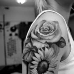 Sutiles tatuajes de flores blanco y negro para 2 zonas