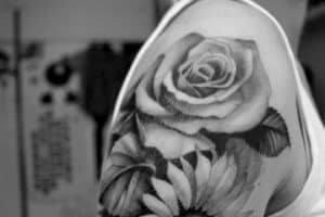 tatuajes de flores blanco y negro sombras