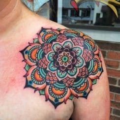 4 diseños en  tatuajes de mandalas a color y su colocación