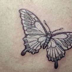 6 consejos para el cuidado de tatuajes de mariposas blancas