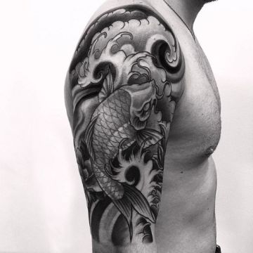 tatuajes de peces japoneses blanco y negro