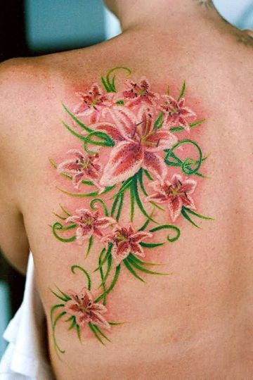 tatuajes de enredaderas de flores espalda