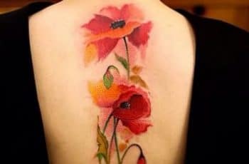 Contraste en los tatuajes de flores acuarela con RS11