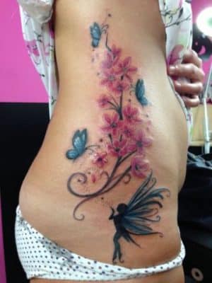 tatuajes de hadas con flores negro y color