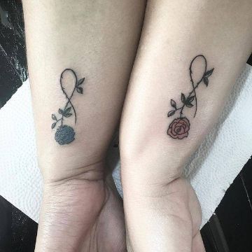 tatuajes de infinito con rosas para parejas