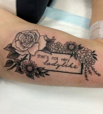 tatuajes de rosas con frases con marcos