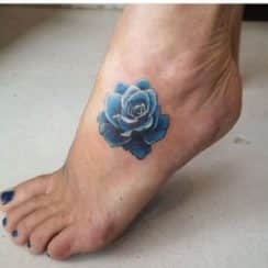 5 detalles importantes en los tatuajes de rosas en el pie