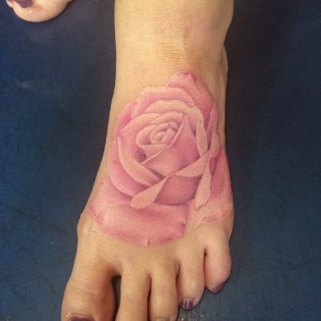 tatuajes de rosas en el pie sin delinear