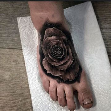 tatuajes de rosas en el pie solidos