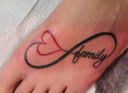tatuajes de infinito con letras amor a la familia