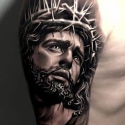 Simbolicos tatuajes de jesucristo en el brazo 2020