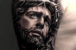 tatuajes de jesucristo en el brazo realistas