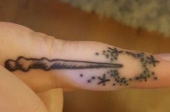 Originales tatuajes de varitas de harry potter 1 pequeño