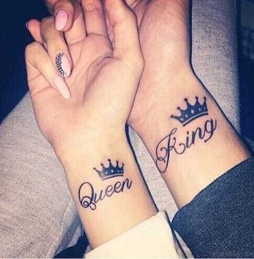 tatuajes de coronas para parejas con palabras