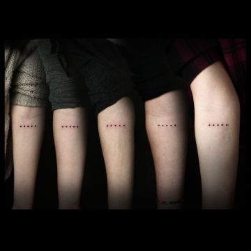 tatuajes de familia de 5 marcas sutiles