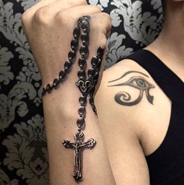 tatuajes de rosarios en la mano efectos visuales