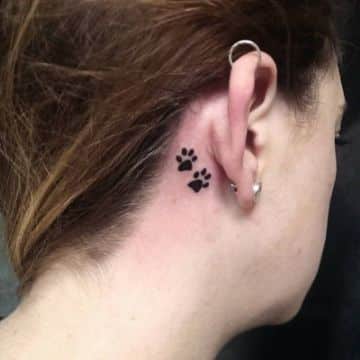 tatuajes detras de la oreja patitas
