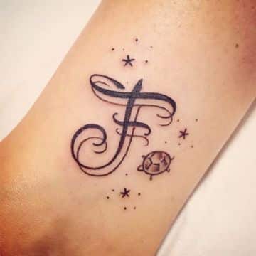 tatuajes con la letra f con detalles curiosos