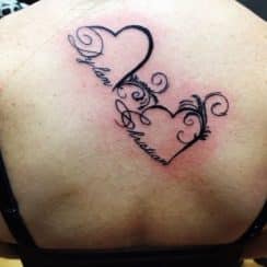 4 diseños en tatuajes de corazones con letras con nombres