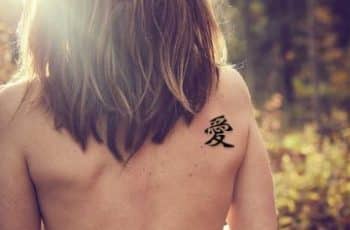 Delicados tatuajes de nombres en letras chinas 2020
