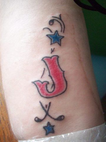 tatuajes con iniciales j con bonitos detalles