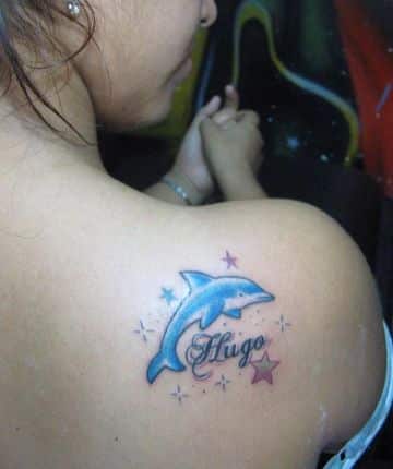 tatuajes de delfines con nombres hijos