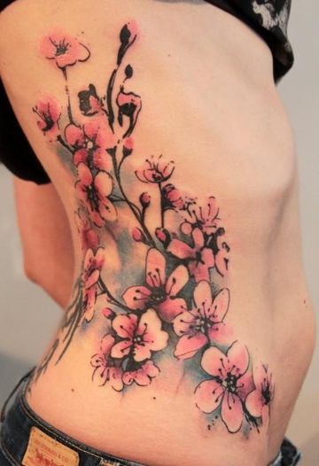 tatuajes de ramas de cerezo degradados sutiles de color
