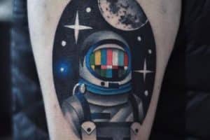 tatuajes de astronautas a color neotradicional