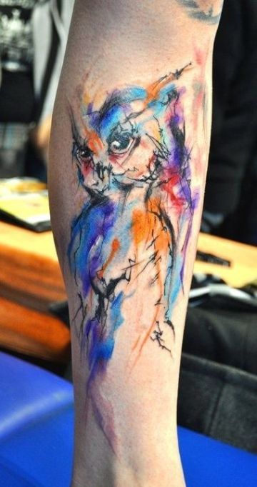 tatuajes de buhos en el brazo abstracto acuarela