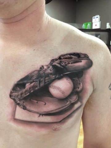tatuajes de pelota de beisbol realistas en pecho