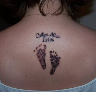 tatuajes con nombres de hijos huellas