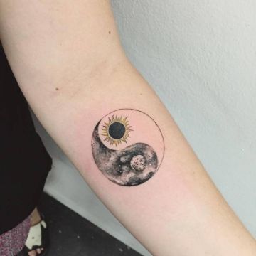 tatuajes de sol con luna yin yang