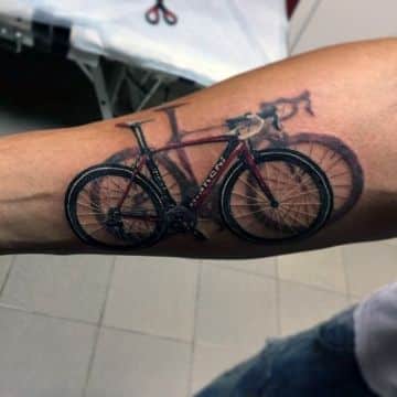 tatuajes de bicicletas de montaña realista con sombra