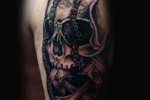 tatuajes de cadenas de moto con calavera
