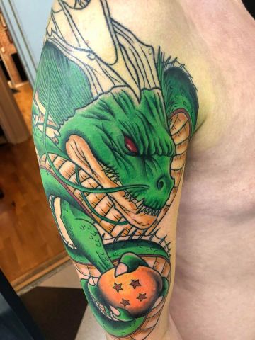 tatuajes de shenlong en el brazo con la esfera del dragon