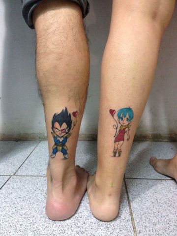 tatuajes de vegeta y bulma en la piernas