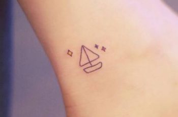 Precisos tatuajes de veleros pequeños en 2 zonas