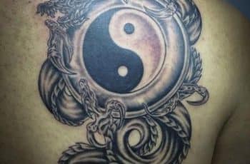 2 universales significados de tatuajes de yin yang con dragon