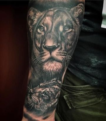 tatuaje leon y cachorro madre e hijo